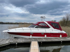 JACHT GDAŃSK centrum, 2 double beds, and 1 double bed on board in Eylau